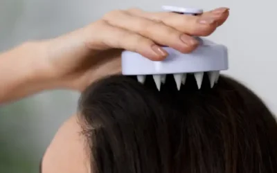 La Stimulating Scalp Brush : découvrez la brosse massante multifonctions qui révolutionne votre routine capillaire