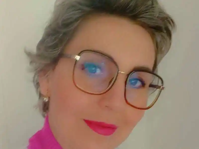 Entretien avec Sakina Hakkoum, référence de la santé des cheveux et du cuir chevelu en France